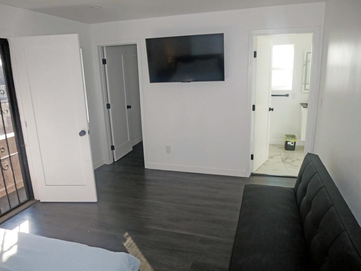 Villa Charming West Adams Retreat!